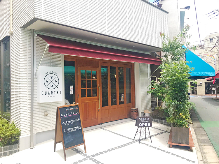 cafe & bar Quartetの外観