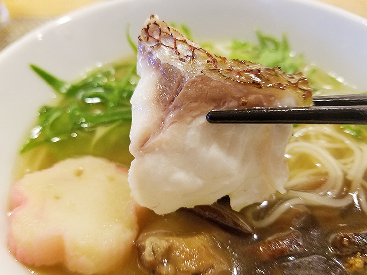 MAHOROBAのスープの鯛