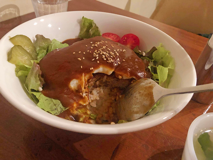 Mugsのロコモコ丼