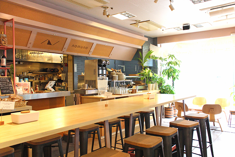 nomuno coffee & wine libraryの店内