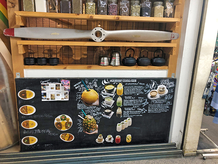 レインボウスパイス カフェチャイストールのメニューボード