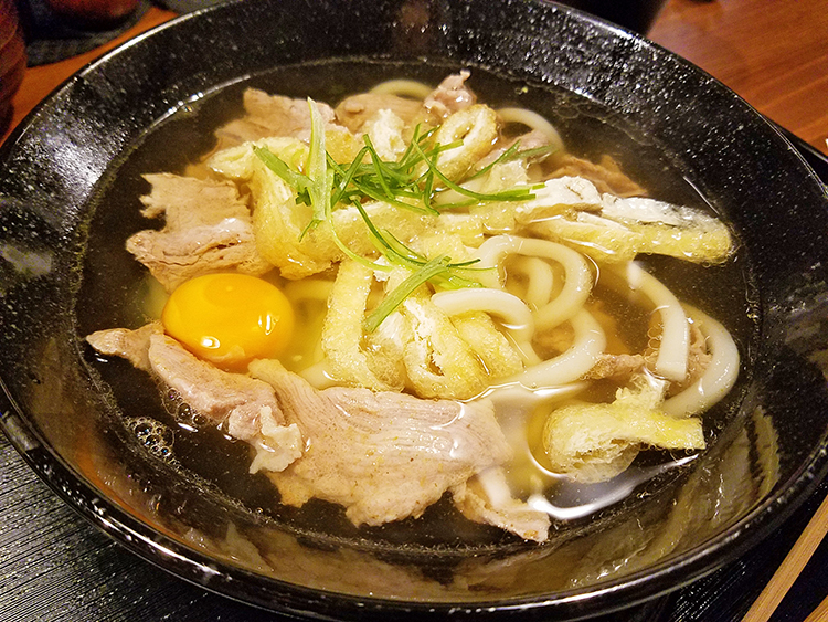 豚肉汁うどん「べ」の月見うどん