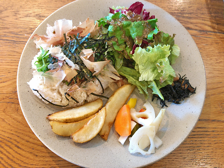 八十八夜のねぎとろと温泉卵の丼プレート