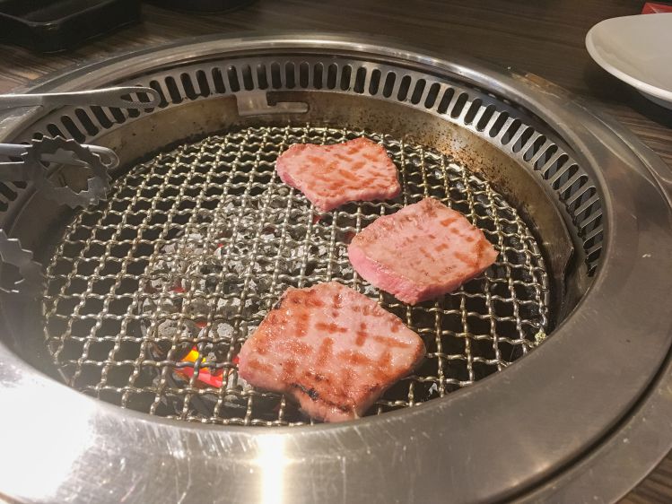 サトブリDA焼肉の様子