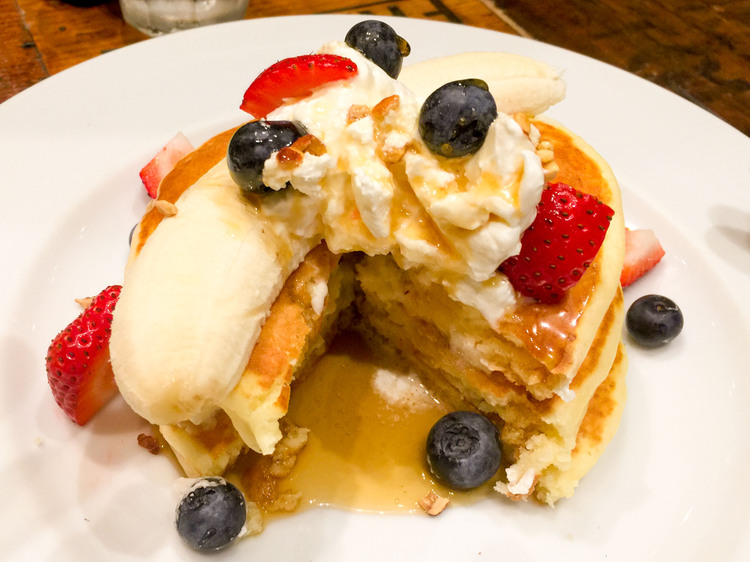 J.S.PANCAKE CAFEのストロベリーバナナパンケーキ