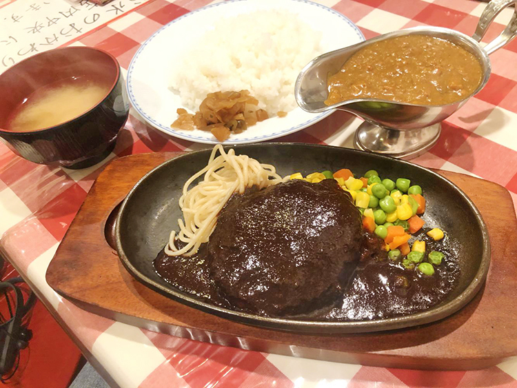 キッチンドナルドのハンバーグステーキのカレーライスセット