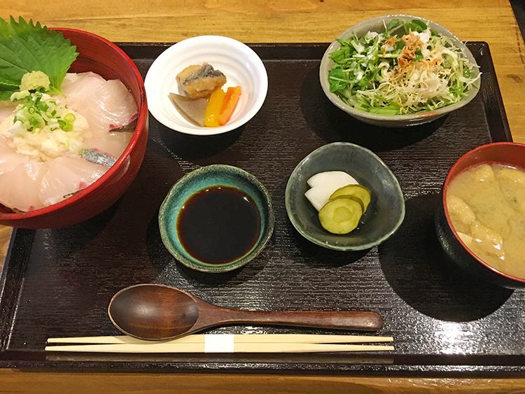 紡のシマアジの山かけ丼