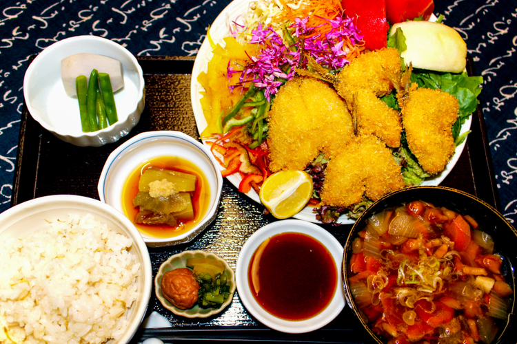 だしの名残　おふくわけのアジフライ定食