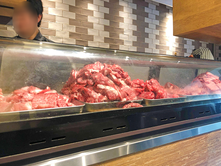 焼肉定食やまとのガラスケース
