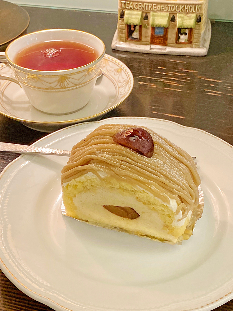 多奈加亭 吉祥寺本店のケーキと紅茶