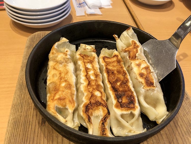 「中国料理ドラゴン」の焼き餃子