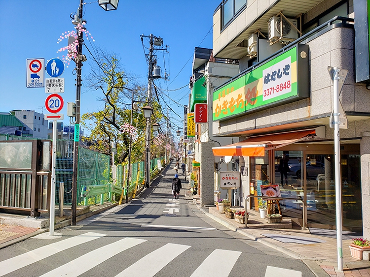 ラ プティ マルシュへの道のり