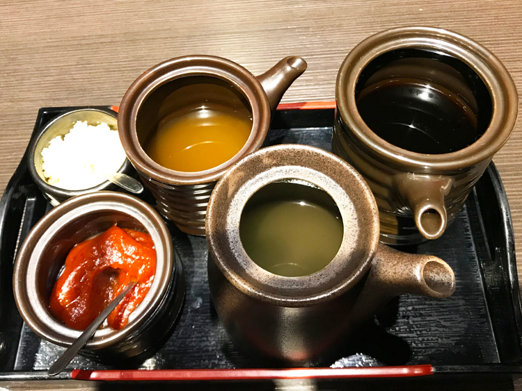 祥山亭の卓上調味料