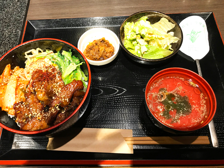 祥山亭の焼肉丼