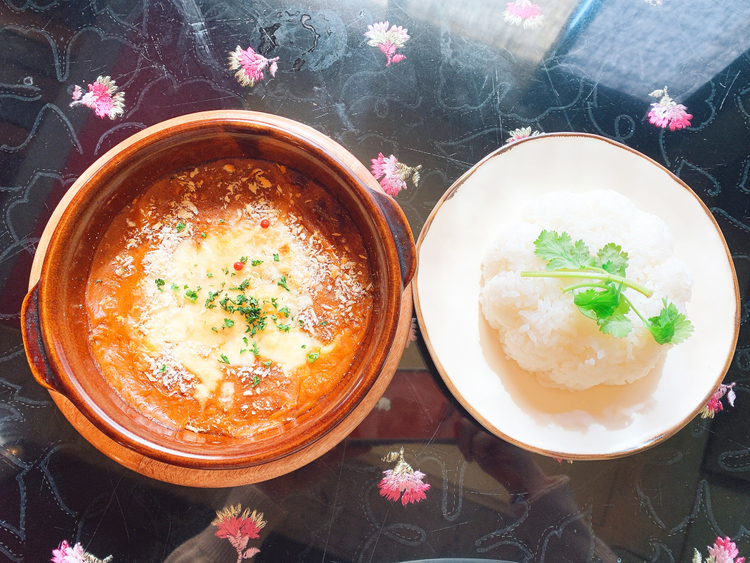 CAFE☆BAR BLOOMOONのラム挽肉と豆の焼きカレー
