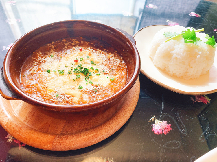 CAFE☆BAR BLOOMOON焼カレーはあつあつです