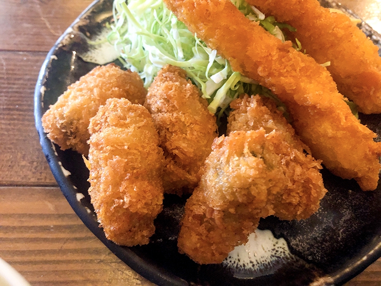 大島屋のカキとエビのフライ定食