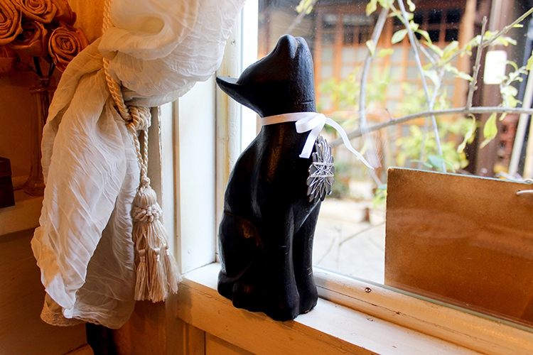 黒猫茶房の黒猫の置物