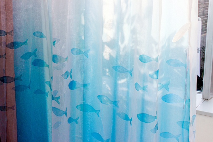びっくりカーテンclosetの夏気分たっぷりのブルーのグラデーションのカーテン