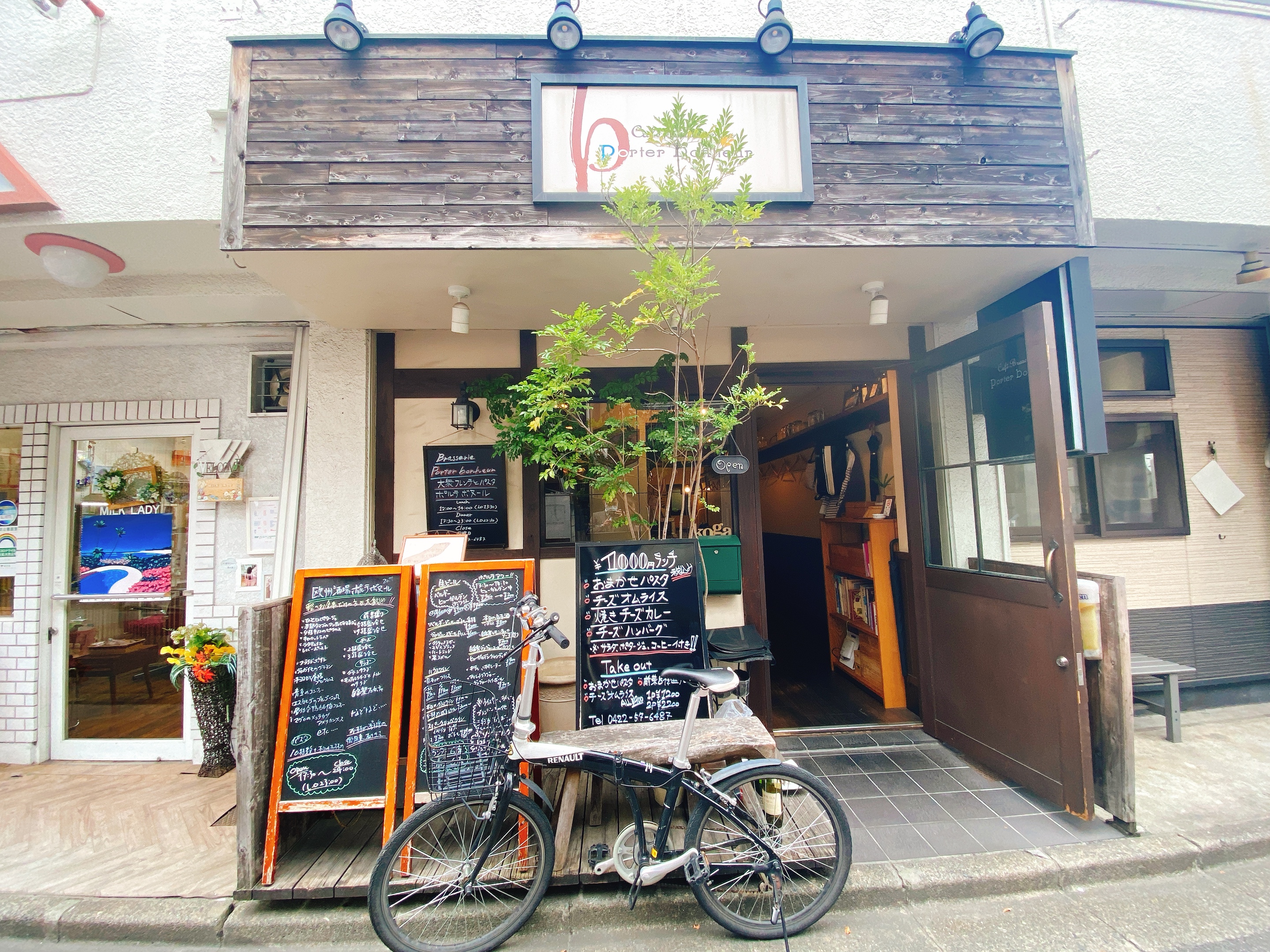 カフェブラッスリー ポルテボヌールの店頭