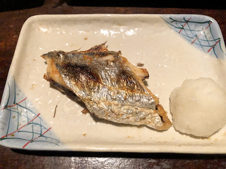 鮮魚屋の「秋刀魚の塩焼き」・「太刀魚の塩焼き」