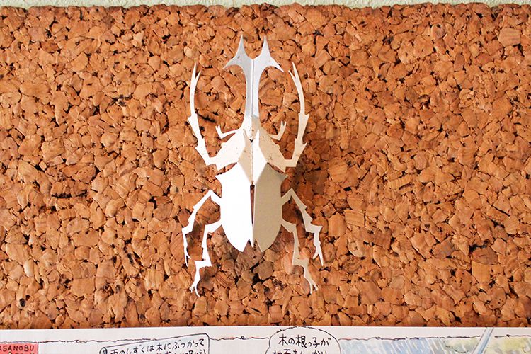 諏訪クワガタ昆虫館の切紙で作ったカブトムシ