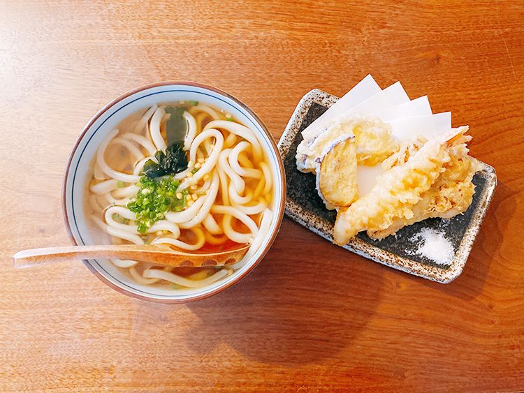 ウドンスタンド五頭の秋天うどん