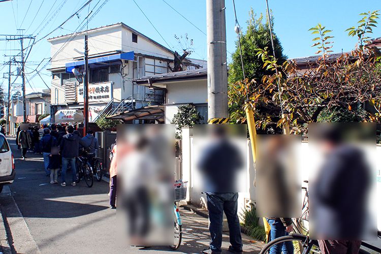 いせや肉祭りの行列