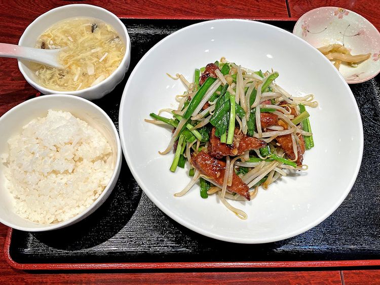 櫻花のニラレバ定食