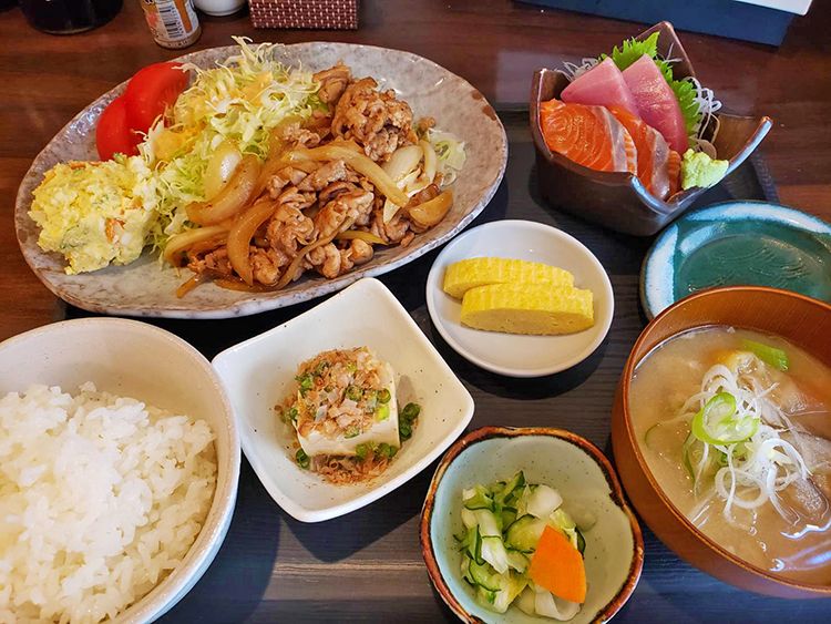 かどや魚丸の生姜焼き定食