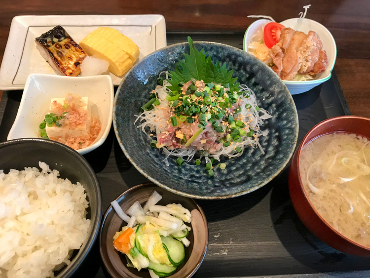 かどや魚丸のなめろう定食