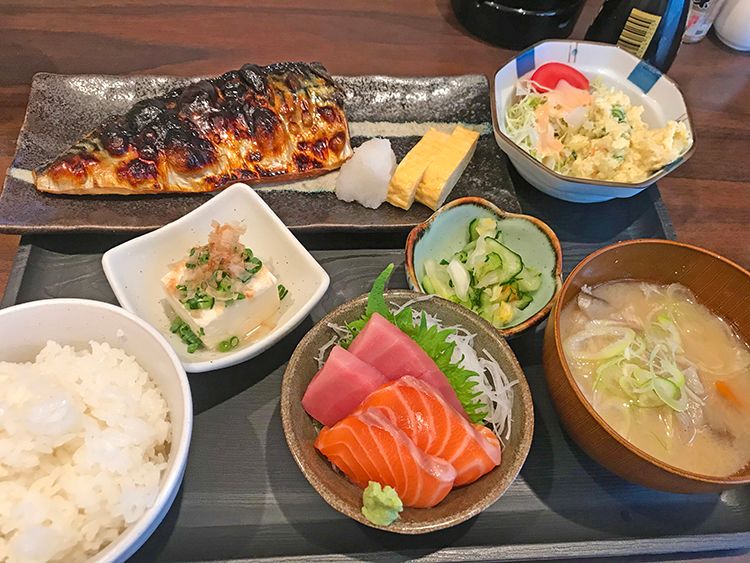 かどや魚丸のサバ塩定食