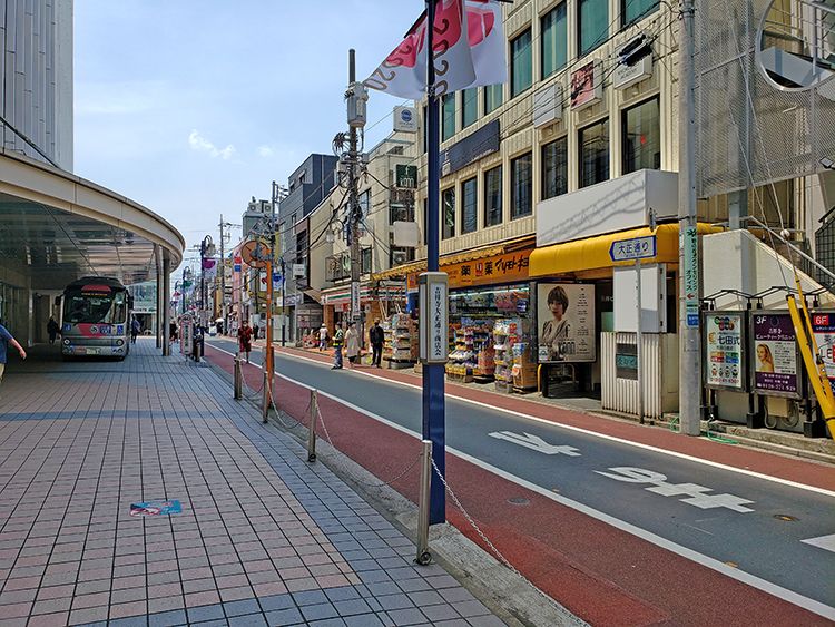 東急百貨店脇道