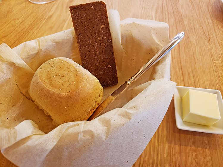 ALLT GOTTの自家製ライ麦パンとドイツパン