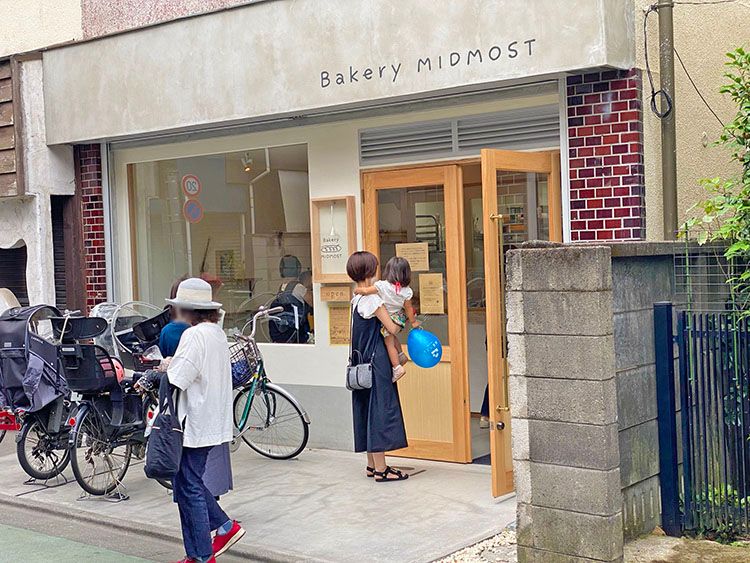 Bakery MIDMOSTの外観
