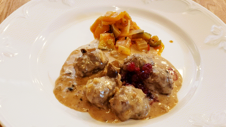 ALLT GOTTの本日のメインディッシュ　＜肉料理＞スウェーデン風スパイシーミートボール　リンゴンベリー添え動画