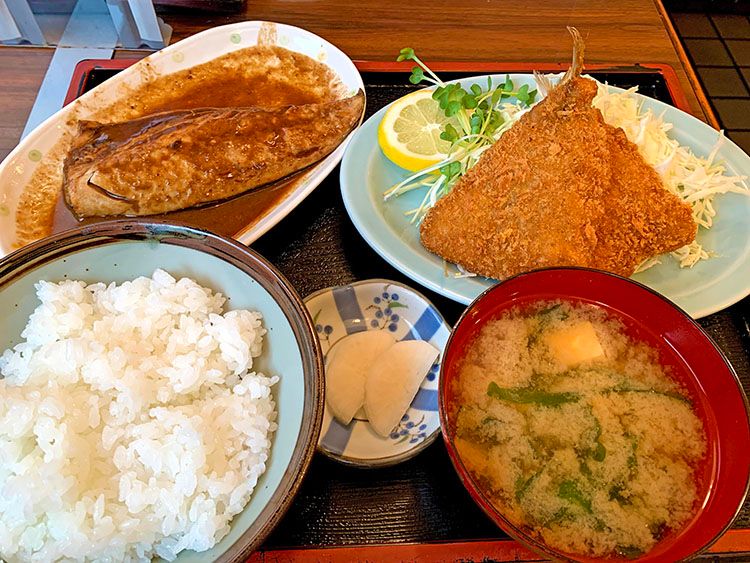まるけん食堂のさばの味噌煮+アジフライ（530円+330円）