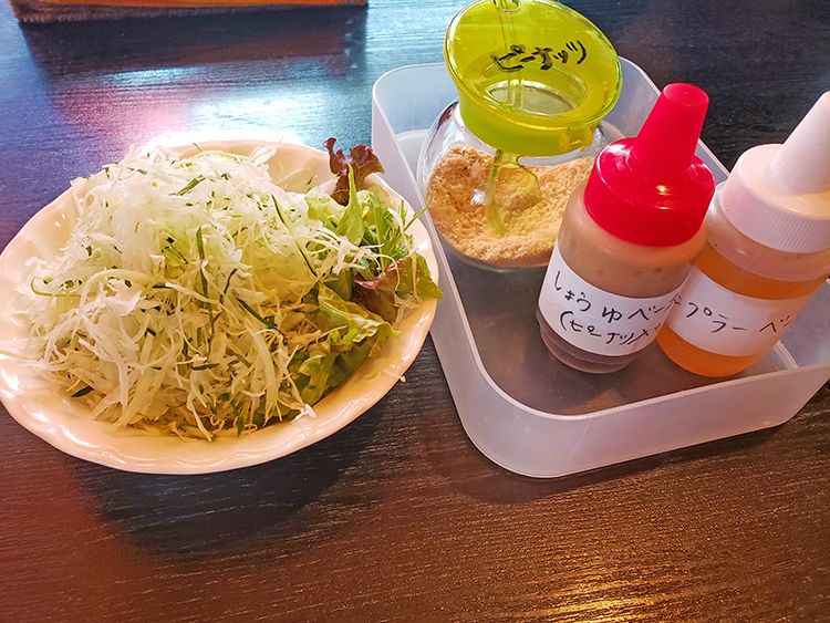 ラオ・タイ食堂　ランサーンのランチセットサラダ