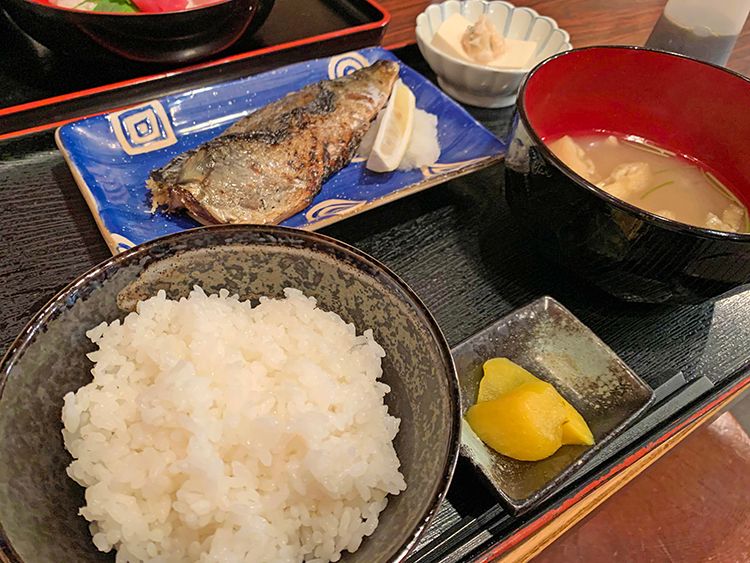 けむり屋牛ぉ～鳥こうの日帰り焼き魚定食