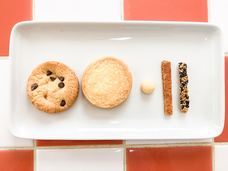 チョコチャンククッキー（一番左）、プポンのサブレ（左から2番め）、ほろふわボーロ（左から3番め）