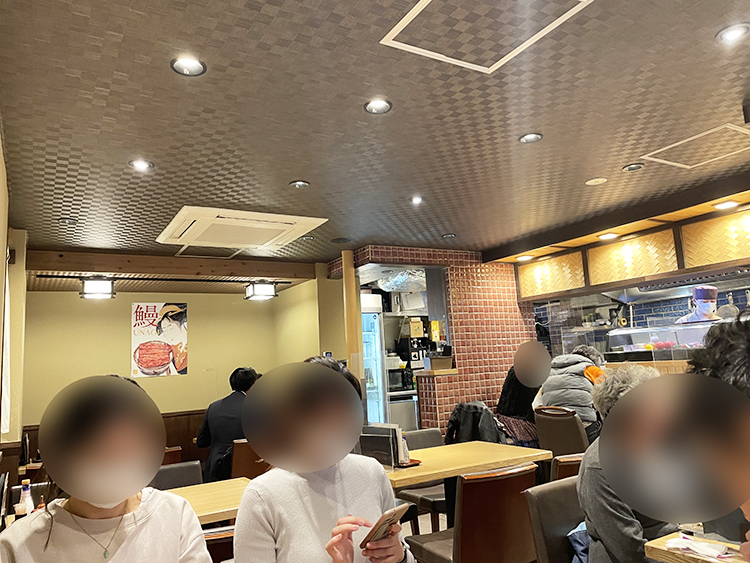 うな鐵の店内