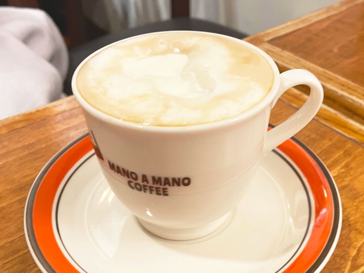 ぽえむ MANO A MANO COFFEEのカフェオレウィエノワ