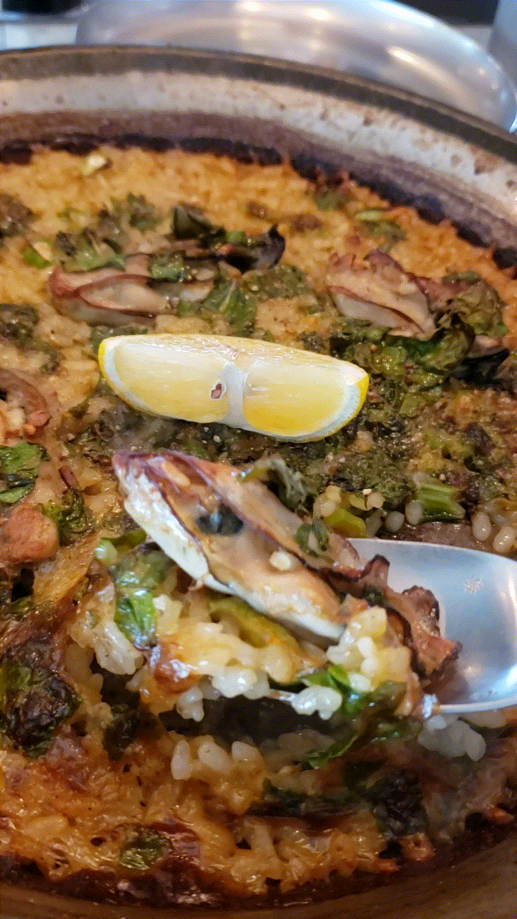 PEP spanish barのアツアツのパエリア