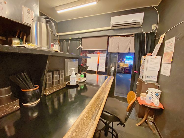 豚野郎の店内