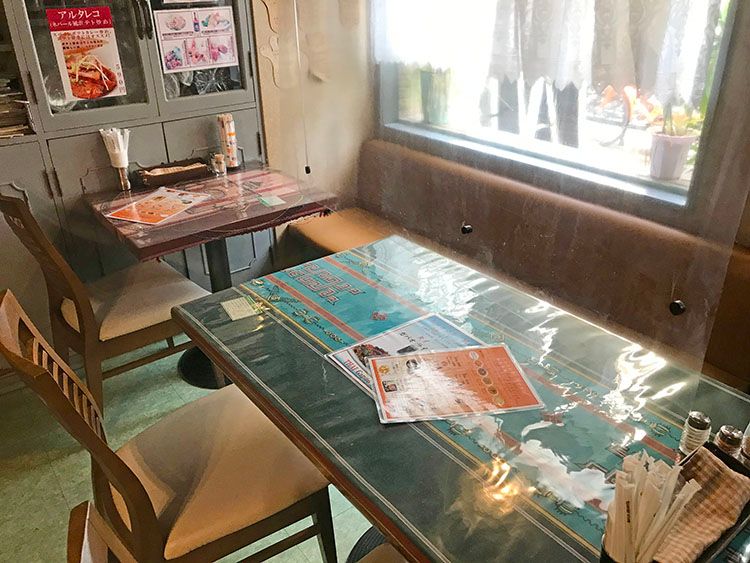 ヒマラヤの店内