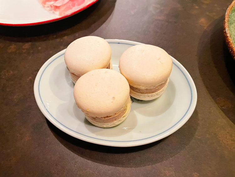 洋食堂 葡萄のフォアグラのマカロン