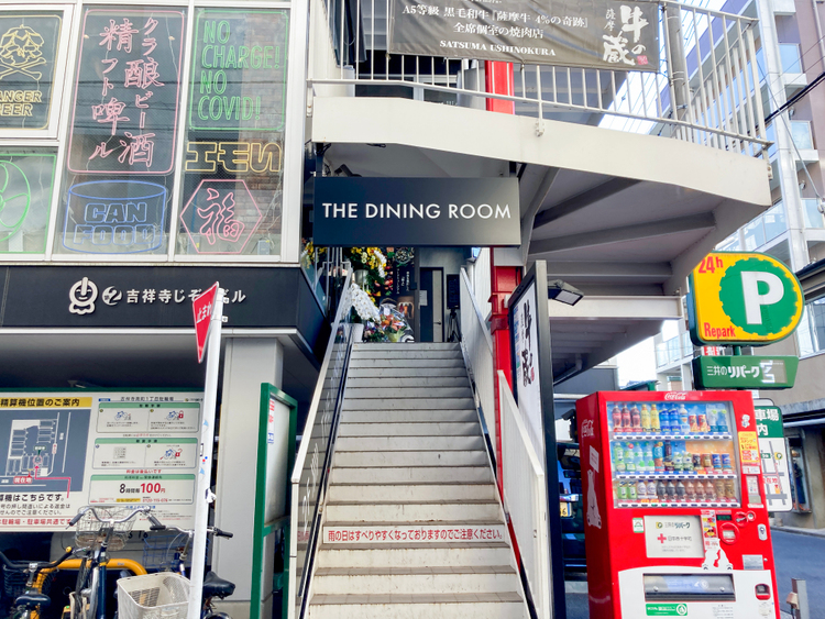 「Hi-SCORE BurgArcade」が入っている「THE DINING ROOM」の入り口
