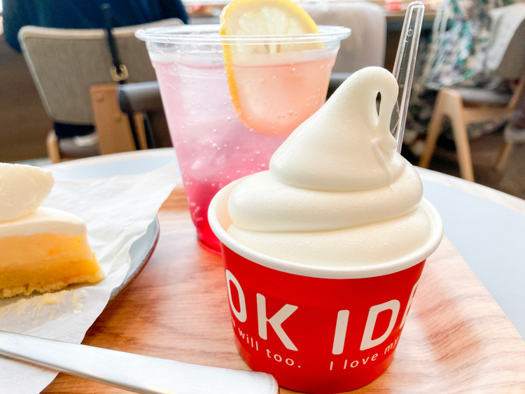 And Cafe Sakaiのソフトクリームと赤しそイタリアンソーダ
