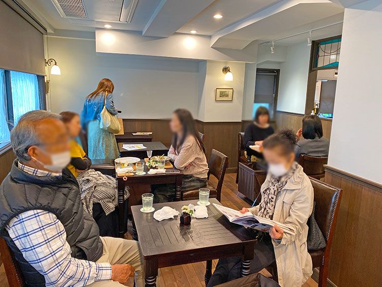 カフェ 一富士の店内