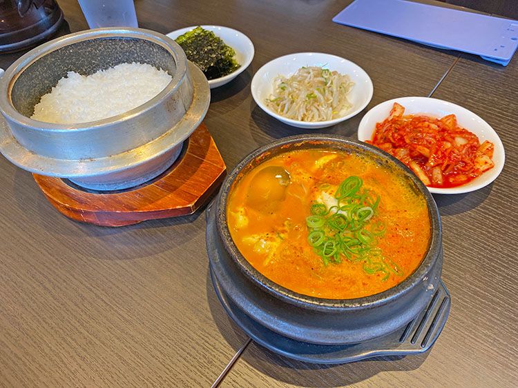 スンドゥブ専門店OKKIIのスンドゥブ定食